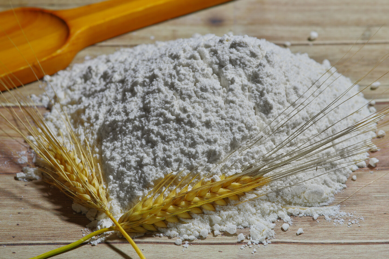 Find out: is it safe to eat raw flour?