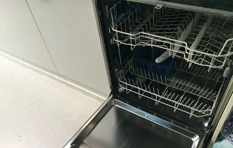Yikes, no one likes a smelly dishwasher! With these tips it will smell fresh and fruity once again!