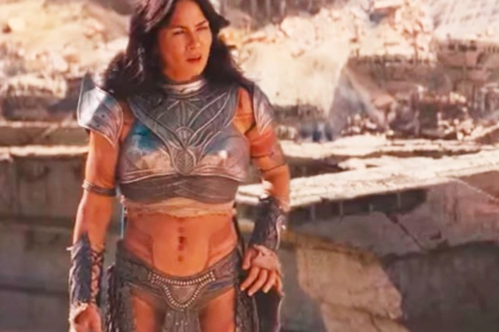 These Movie Wardrobe Fails Nearly Ruined Everything