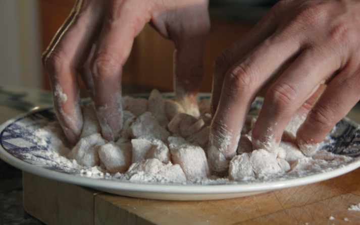 This is the reason why everyone pan-fries their chicken breast in flour! You will too after reading this!