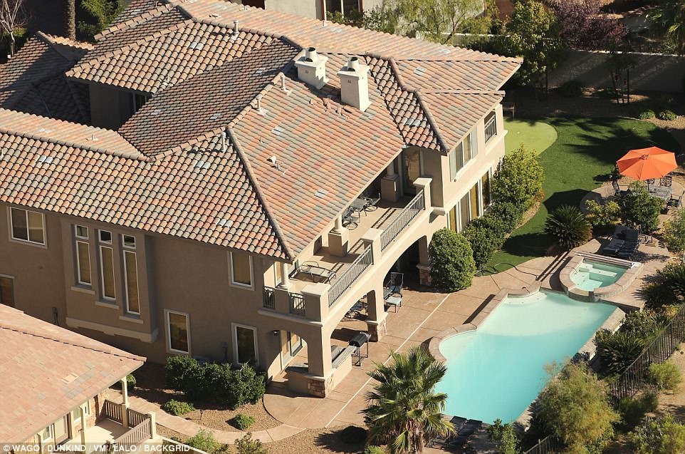 These celebrities live in crazy houses