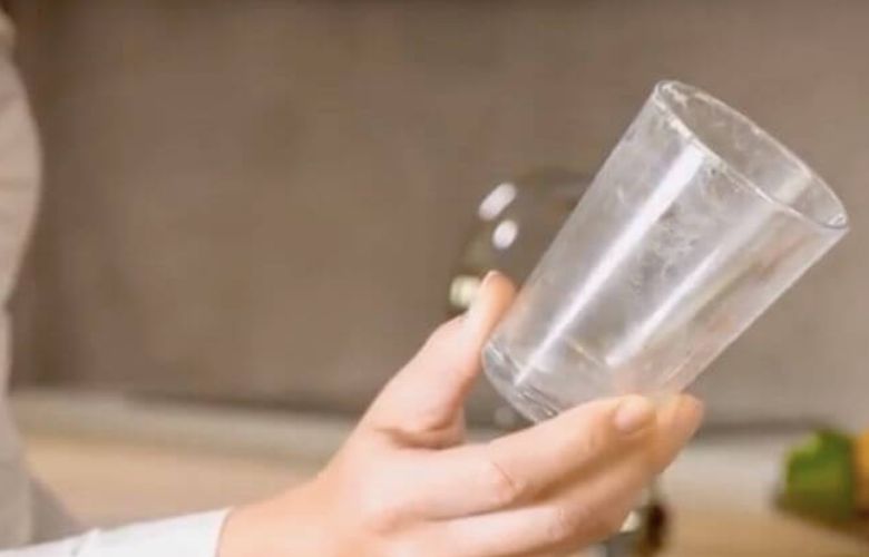 You can clean cloudy glasses with this simple cleaning tip