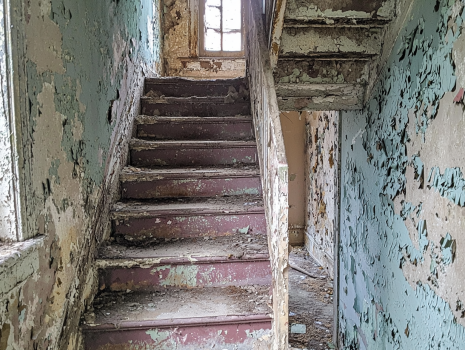 Elderly Man Has Been Living Inside an Old LightHouse For Decades - But Wait Until You See The Inside!