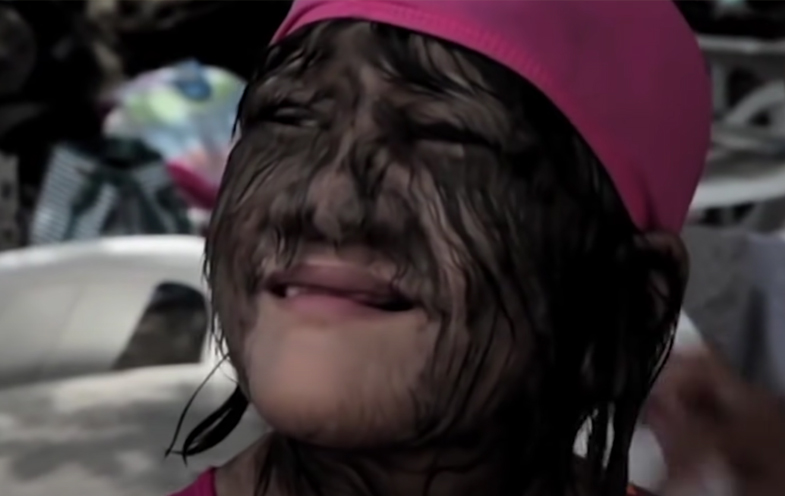 The Hairiest Girl In the World Shaves Her Face For The First Time