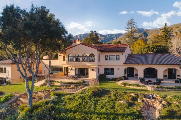 These celebrities live in crazy houses