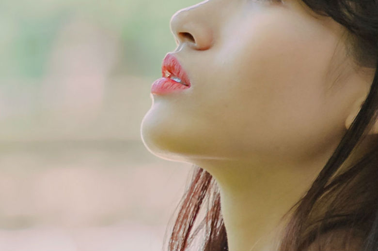 6 possible explanations why women have some hair on their chin