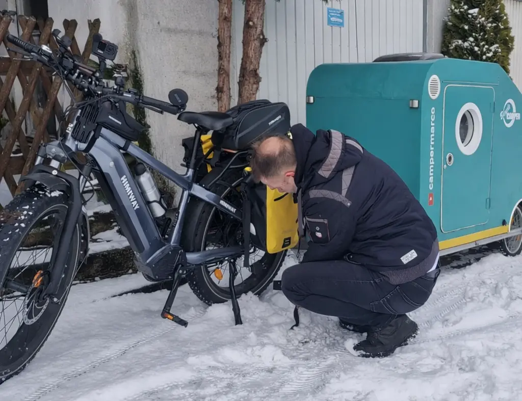 Man Builds a 300-Euro Mini-Caravan to Tow Behind His Electric Bike