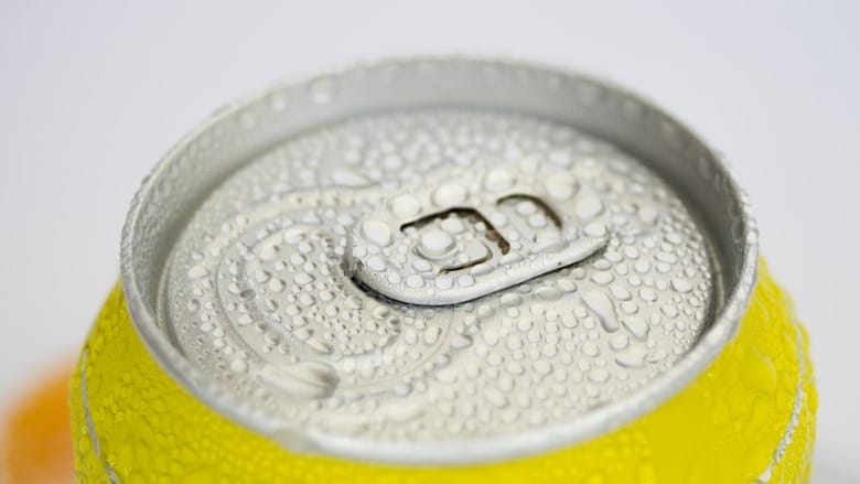 Cooling a warm drink within 2 minutes? It's possible with this trick!
