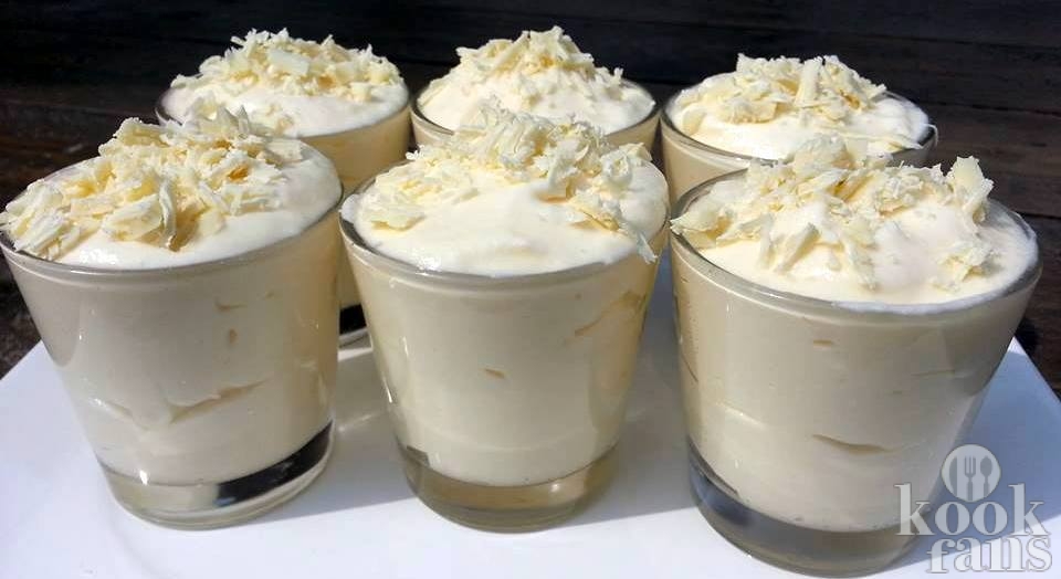 This amazingly delicious white chocolate mousse is super easy to make!