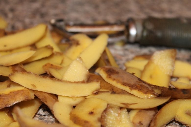 Do you always throw out potato peels? Don't: you can make something delicious with it