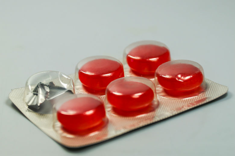 9 ways to combat a sore throat