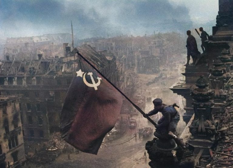 Famous And Iconic Historical Pictures - Colorized!