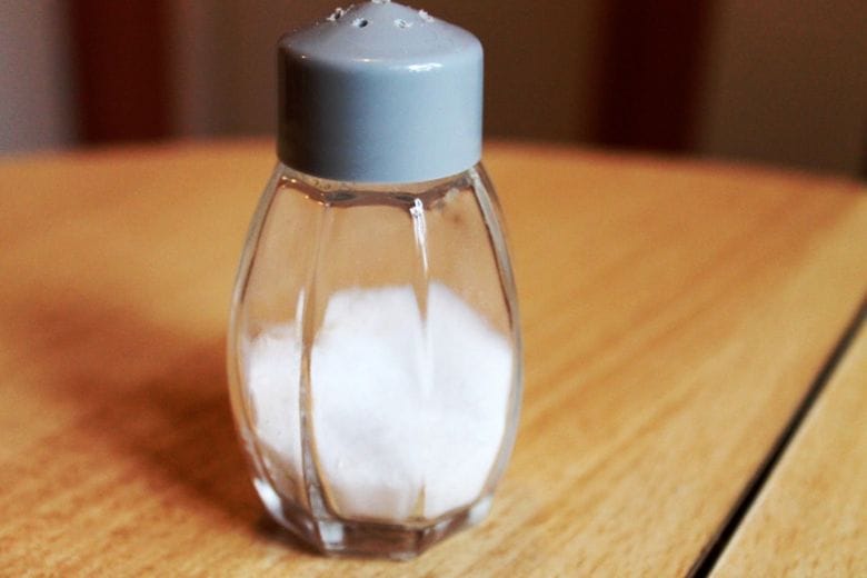 This is the brilliant reason why you should put baking soda in a salt shaker!