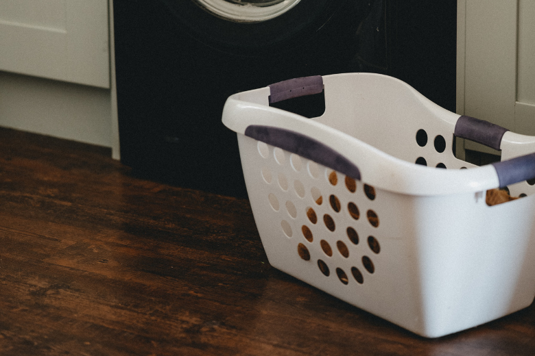 Find out: this is why there are holes in your laundry basket