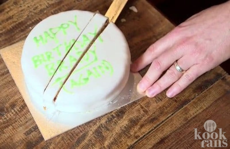 Do you know how to cut a cake? You've probably been doing it wrong your entire life!