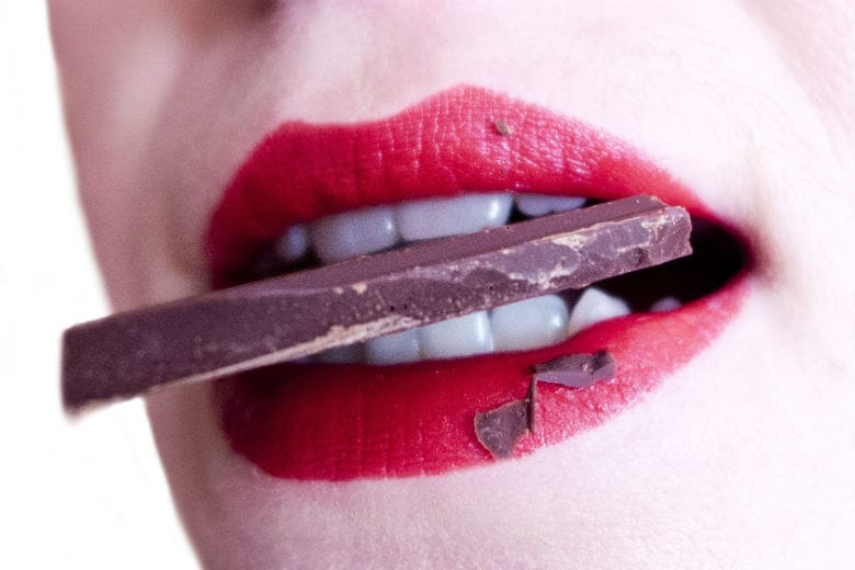 Sore throat? Forget about cough drops and honey: eat some chocolate
