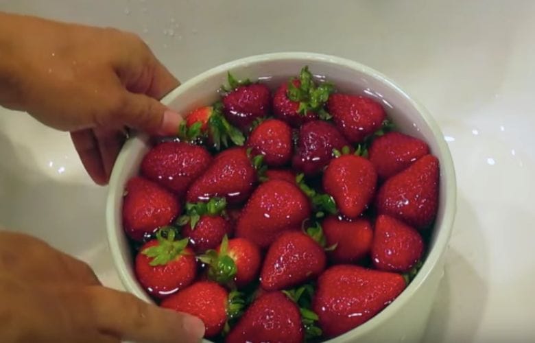 This is the reason why you should soak strawberries in vinegar before using them!