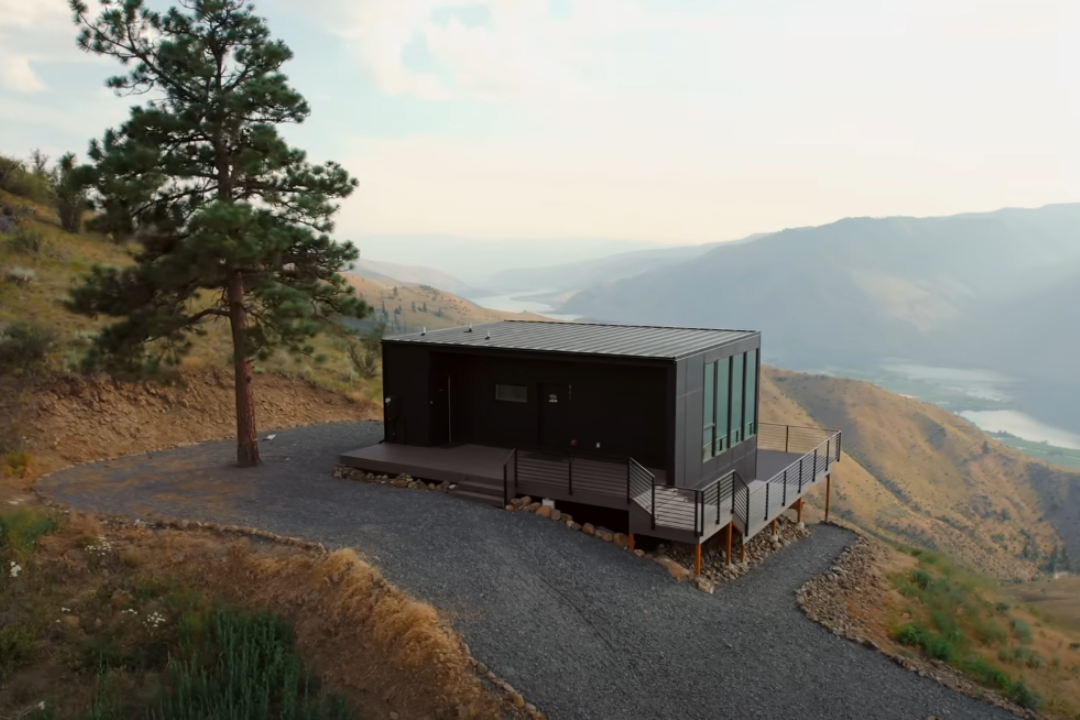 These Airbnb Homes Are Not What They Seem – Take a Look Inside and Be Amazed!