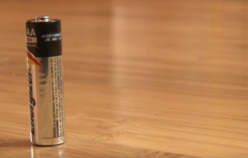 Wow! With this amazing trick you can test whether your batteries are charged! Genius!