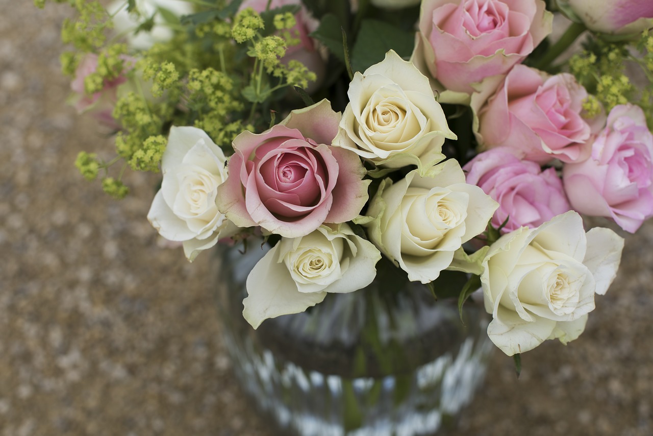 THIS is why you should pour a splash of soda in with your flowers! The effect is amazing!
