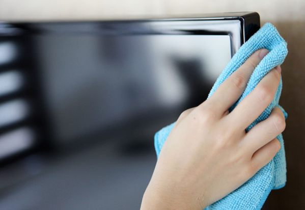 THIS weird little trick will make getting rid of dust on your screens super easy!