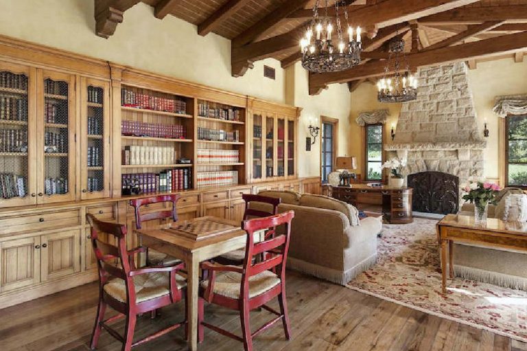 These celebrities live in crazy houses