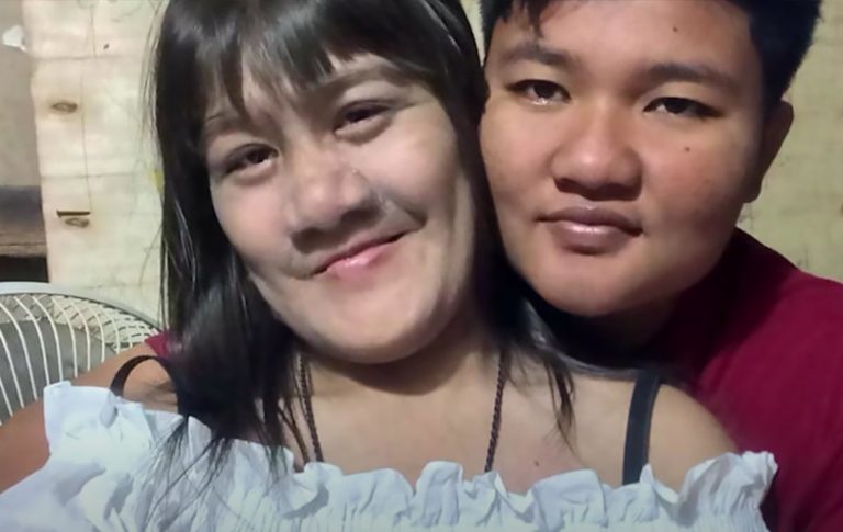 The Hairiest Girl In the World Shaves Her Face For The First Time