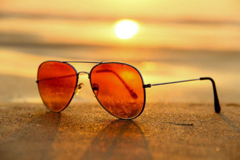 Do you wear sunglasses often? This is the time of day you shouldn't!
