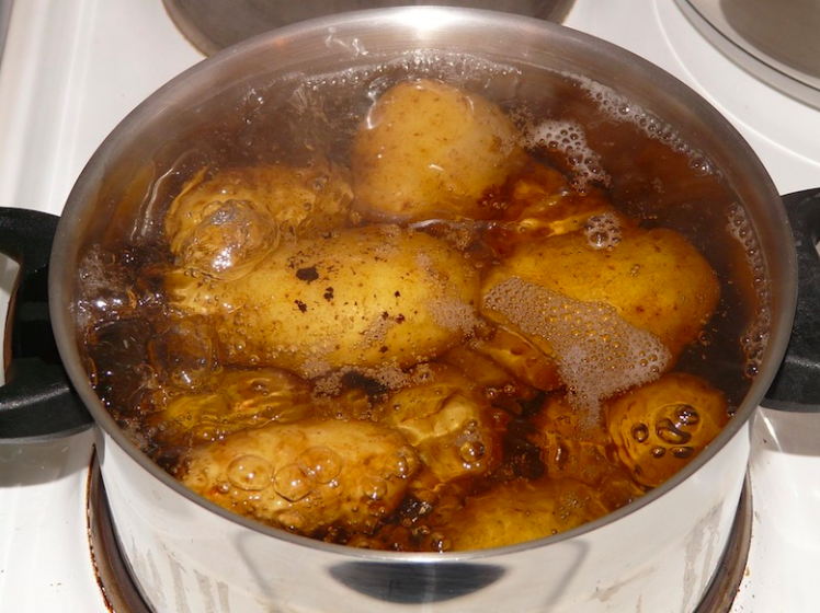 Genius: give your boiled potato a boost by adding this ingredient to the water!