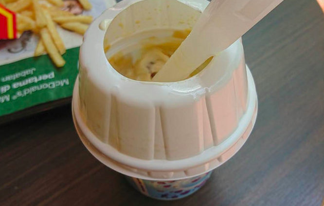 Halt dich fest: McDonalds führt diesen alt bekannten McFlurry Geschmack wieder ein!