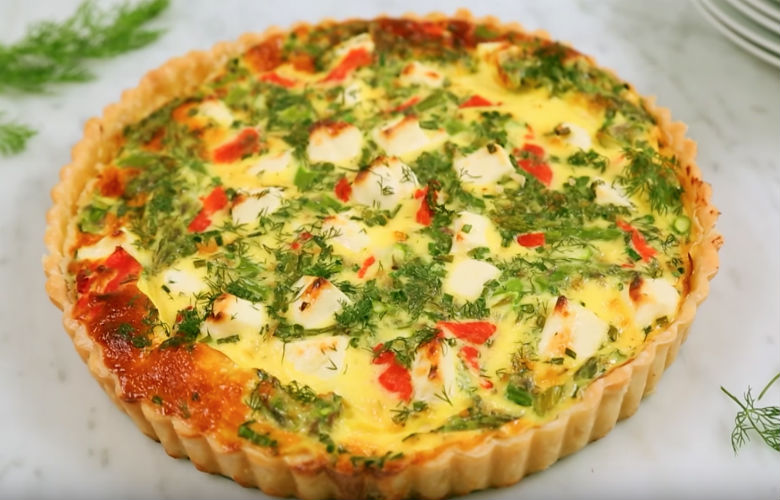 Du wirst dir nach dieser schmackhaften Quiche mit Lachs, Spargel und Frischkäse garantiert die Finger lecken!