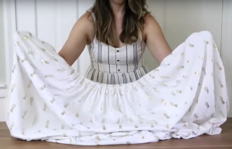 VIDEO: So faltet man also ein Spannbettlaken, damit es richtig ordentlich aussieht!