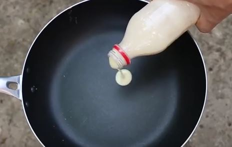 Einfaches leckeres Pfannenkuchen Rezept - praktisch aus der Flasche und ohne Abwasch