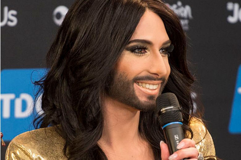 Conchita Wurst rasiert ihre Haare und ist beinahe nicht wieder zuerkennen!
