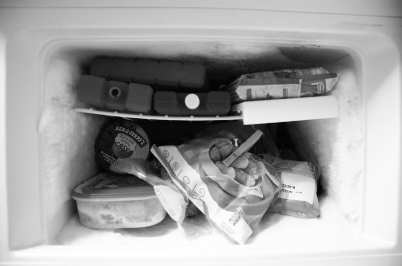 Dank Frischhaltefolie keine Eisschichten im Gefrierschrank mehr - ohne Abtauen!