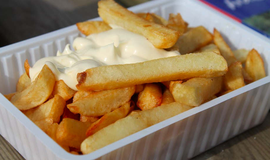 Mit diesen Tricks schmecken deine Pommes wie von der Frittenbude!