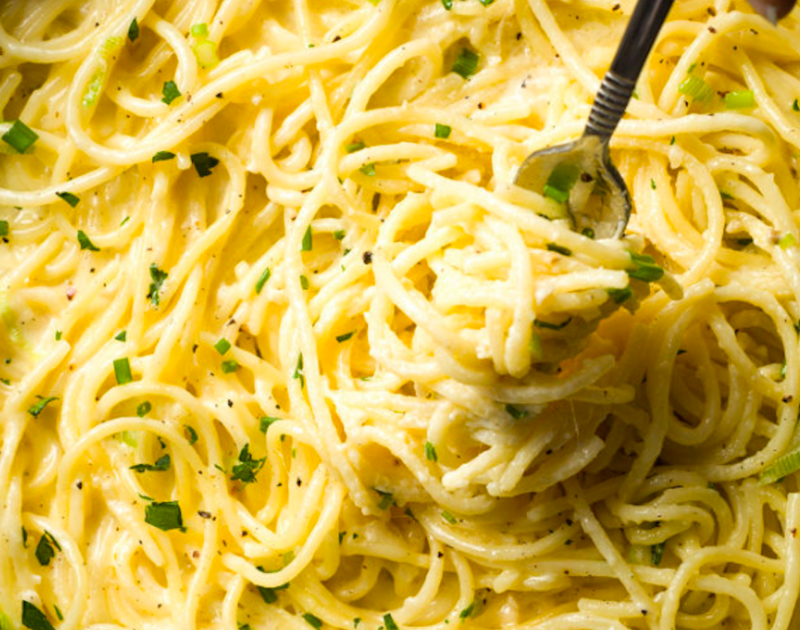 Jeder spricht über diese cremige Spaghetti und wenn du sie probiert hast, verstehst du wieso!