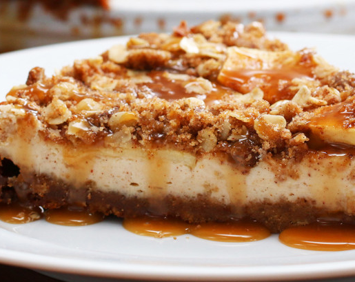 Karamel-Apfelkrümel-Käsekuchen. Das klingt himmlisch - ist es auch!