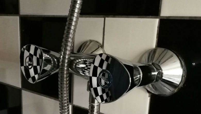 So wirst du Schimmel im Badezimmer wirksam und schnell los