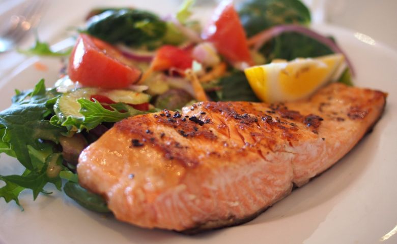 Schockierend: Wusstest du das hier über den Lachs im Supermarkt?