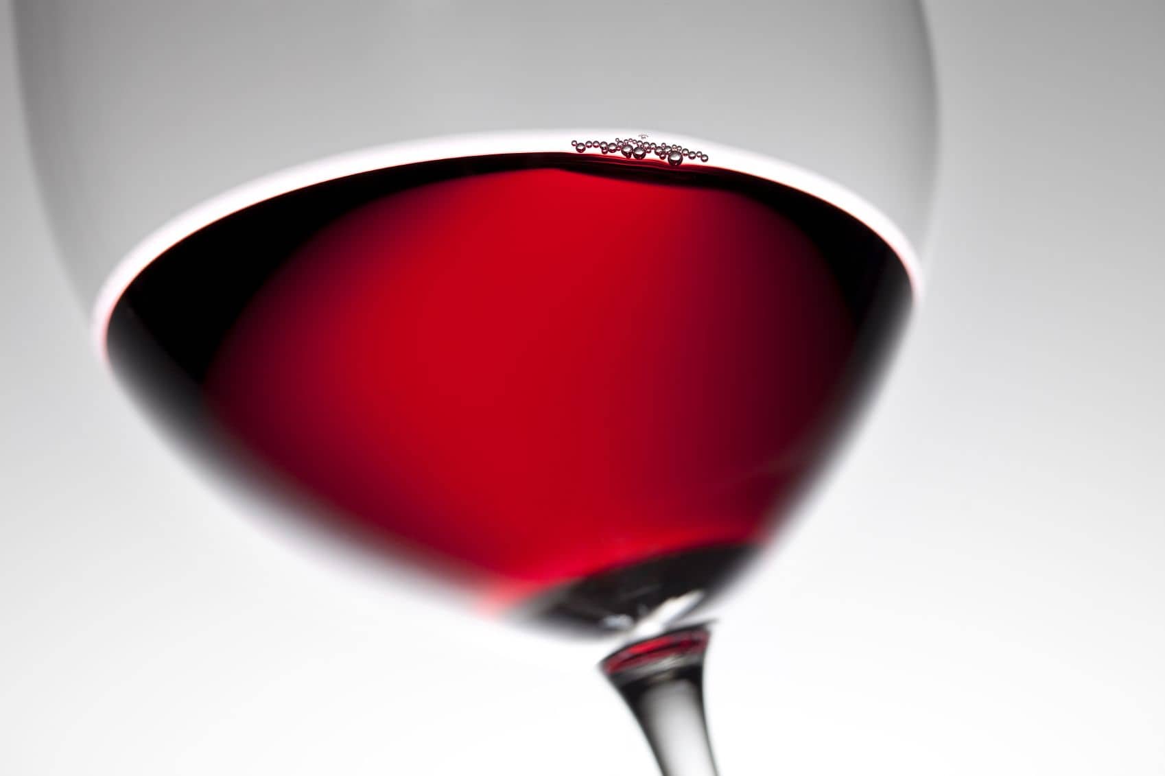 Das passiert wenn du 2 Gläser Rotwein vor dem Schlafengehen trinkst - das hast du bestimmt nicht erwartet!