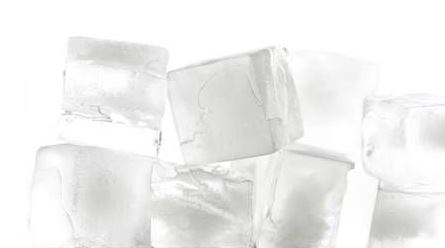Warum Eiswürfel oft grau-weißlich und nicht durchsichtig sind!