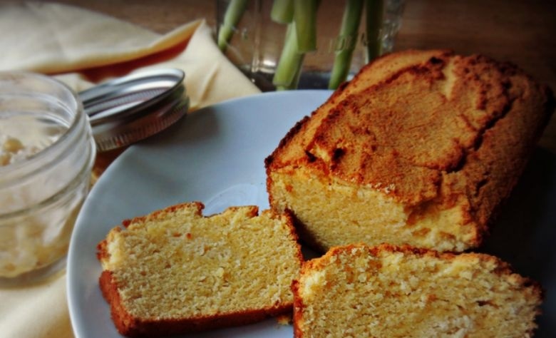 Magst du Kokos auch so gerne? Dann solltest du dieses kohlenhydratarme Kokosbrot einmal probieren!