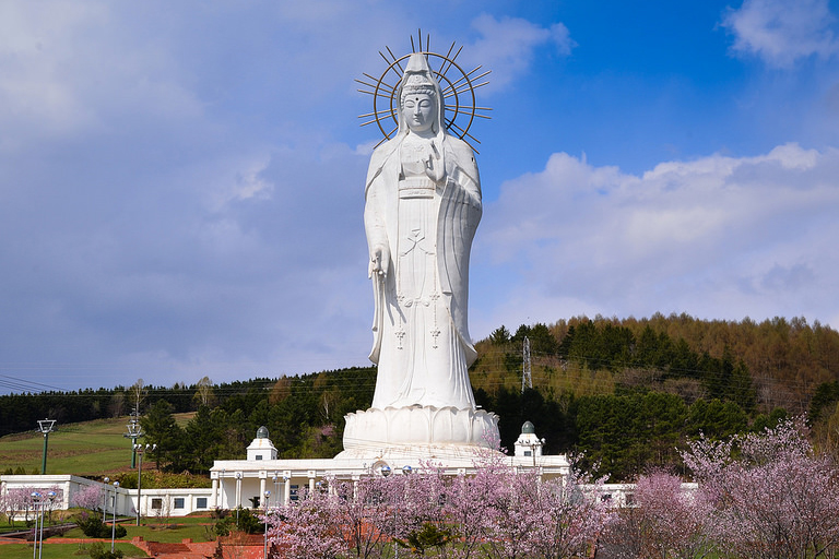 Amazingly Large Statues Found Around The World