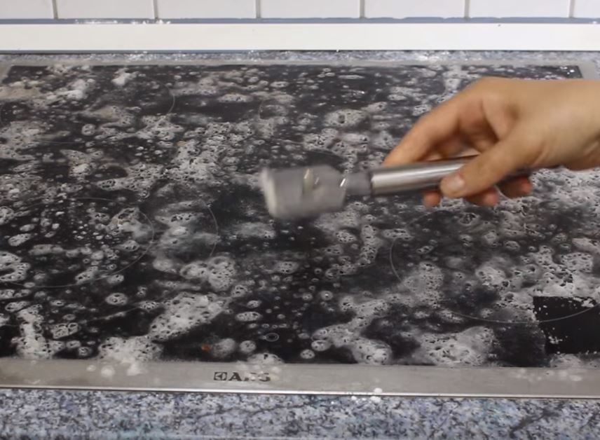 Mit diesem natürlichen Mittel werden Cerankochfelder mit nur einem Handgriff blitzeblank