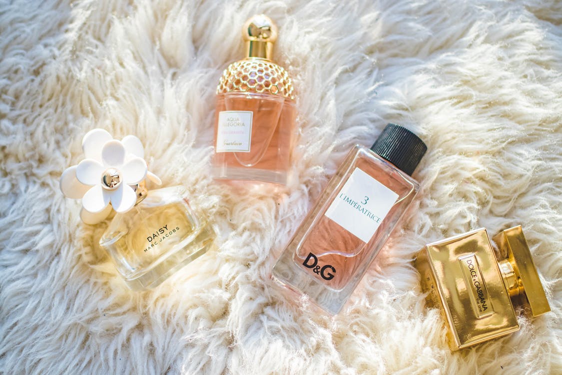 Vermeide diese bekannten Fehler und dein Parfum hält viel länger!