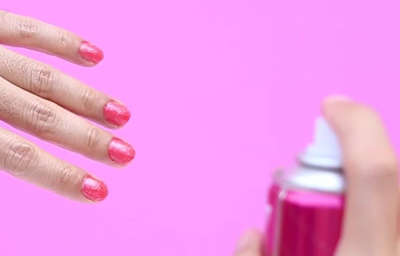 6 praktische Nutzen von Haarspray, die nichts mit deiner Frisur zu tun haben
