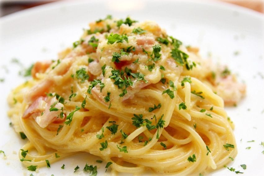 Du suchst nach einer gesunden Pasta Carbonara? Hier hast du sie!