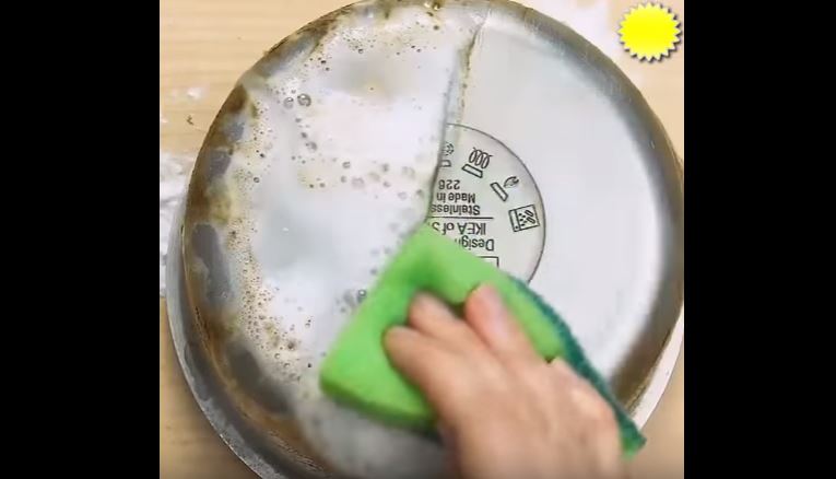 Wie du alte Gegenstände mit Hilfe dieser chemischen Reaktion zweier bekannten Mittel wieder wie neu bekommst!! Unglaublich praktisch!! WOW!
