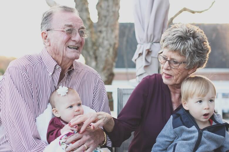 8 Dinge die Opa und Oma heimlich denken aber nicht sagen.
